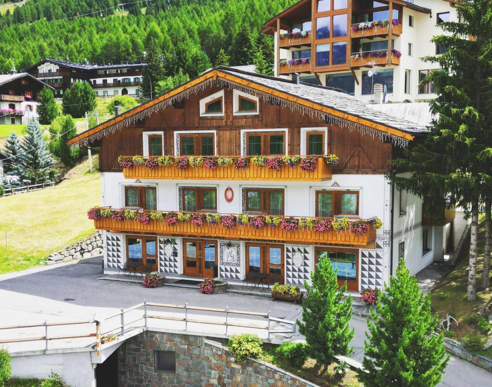 都可德罗汉酒店 利维尼奥 外观 照片